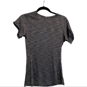 Lululemon Workout Shirt Size 4 EUC